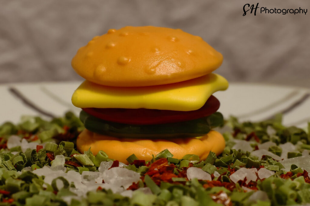 Mmmhhh..."Gummi"-Hamburger auf Schnittlauch und Chilliflocken (getrocknet) sowie Meersalz